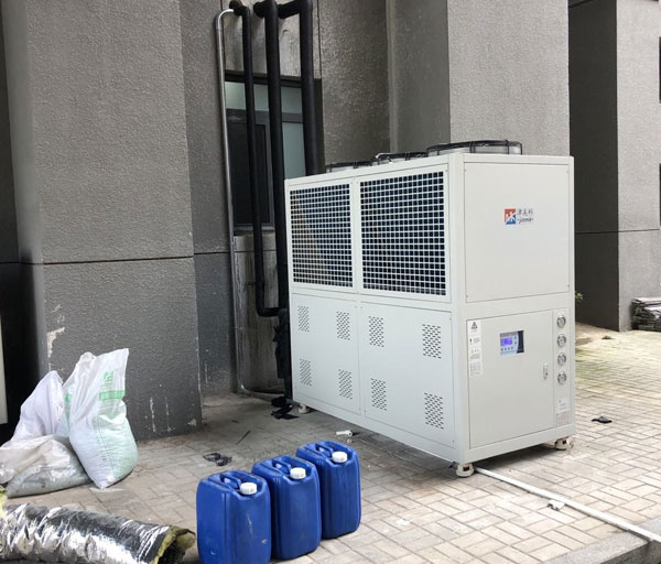 25、30匹風(fēng)冷式冷水機(jī)